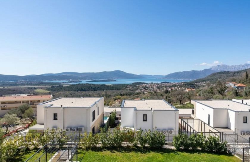 Haus in Kotor, Montenegro, 200 m² - Foto 1