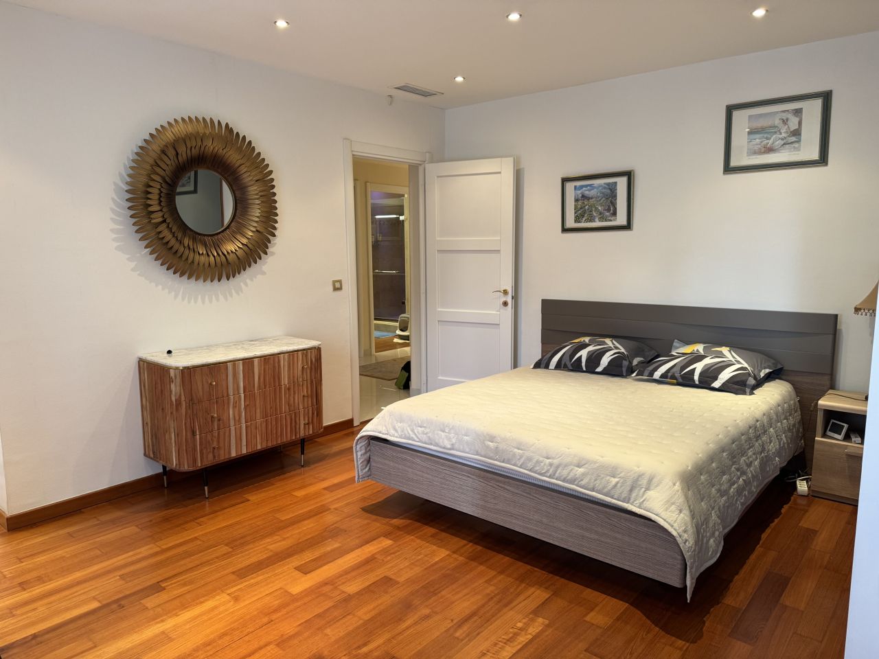 Apartment in Cannes, France, 150 m² - picture 7