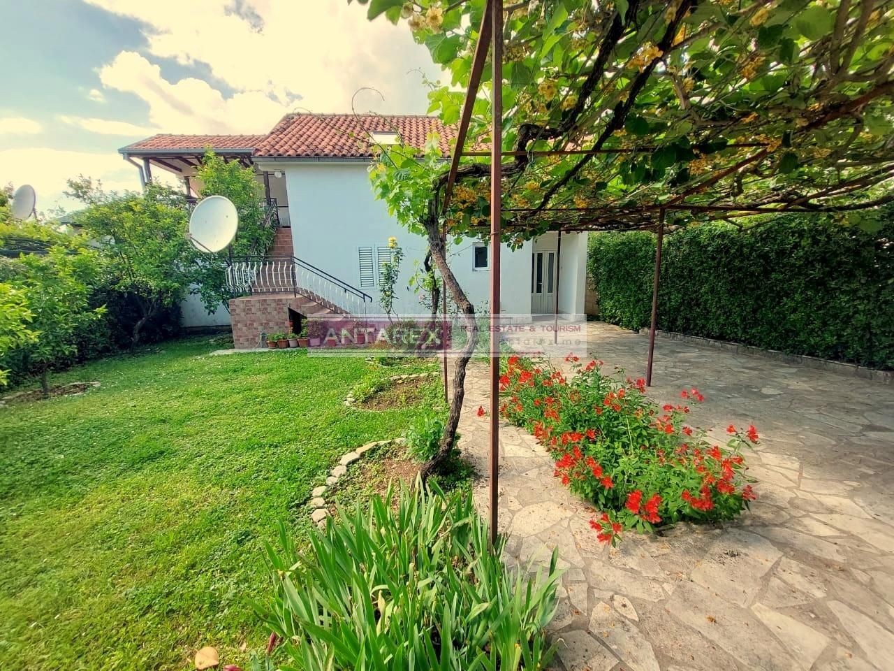 Villa à Herceg-Novi, Monténégro, 105 m² - image 1