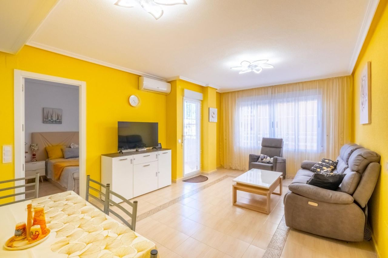 Piso en Torrevieja, España, 72 m² - imagen 1