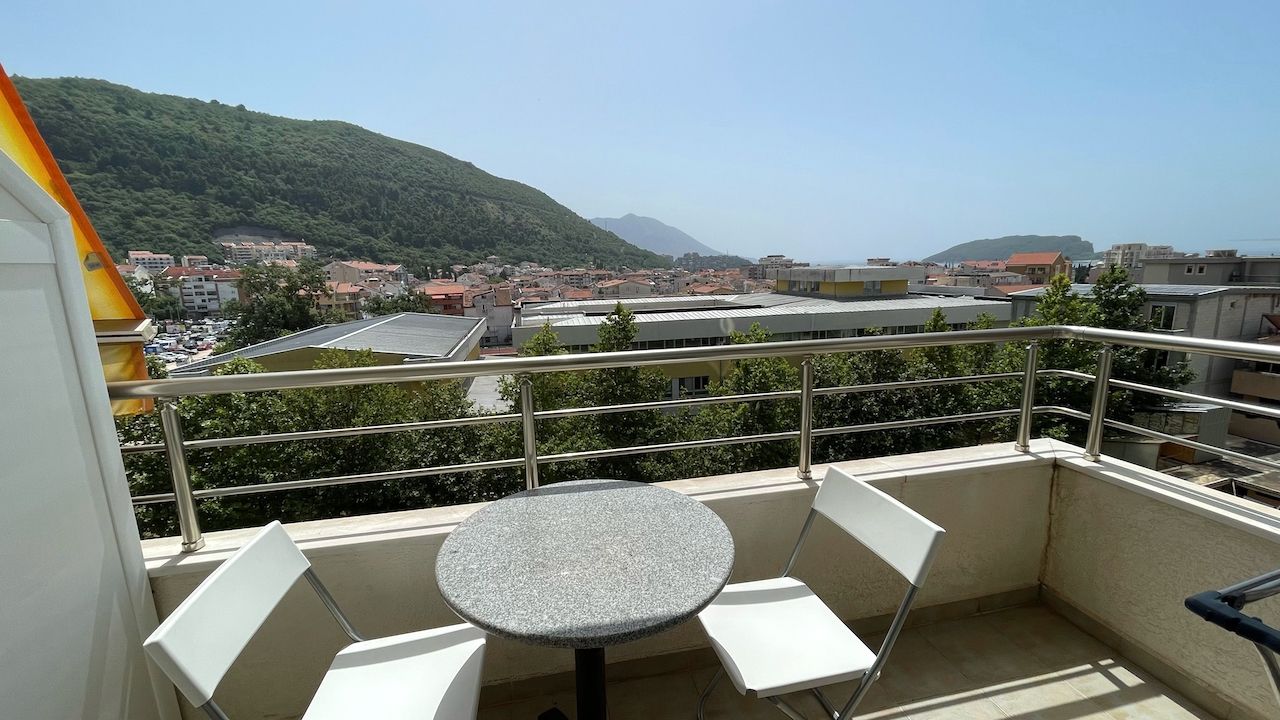 Piso en Budva, Montenegro, 91 m² - imagen 1