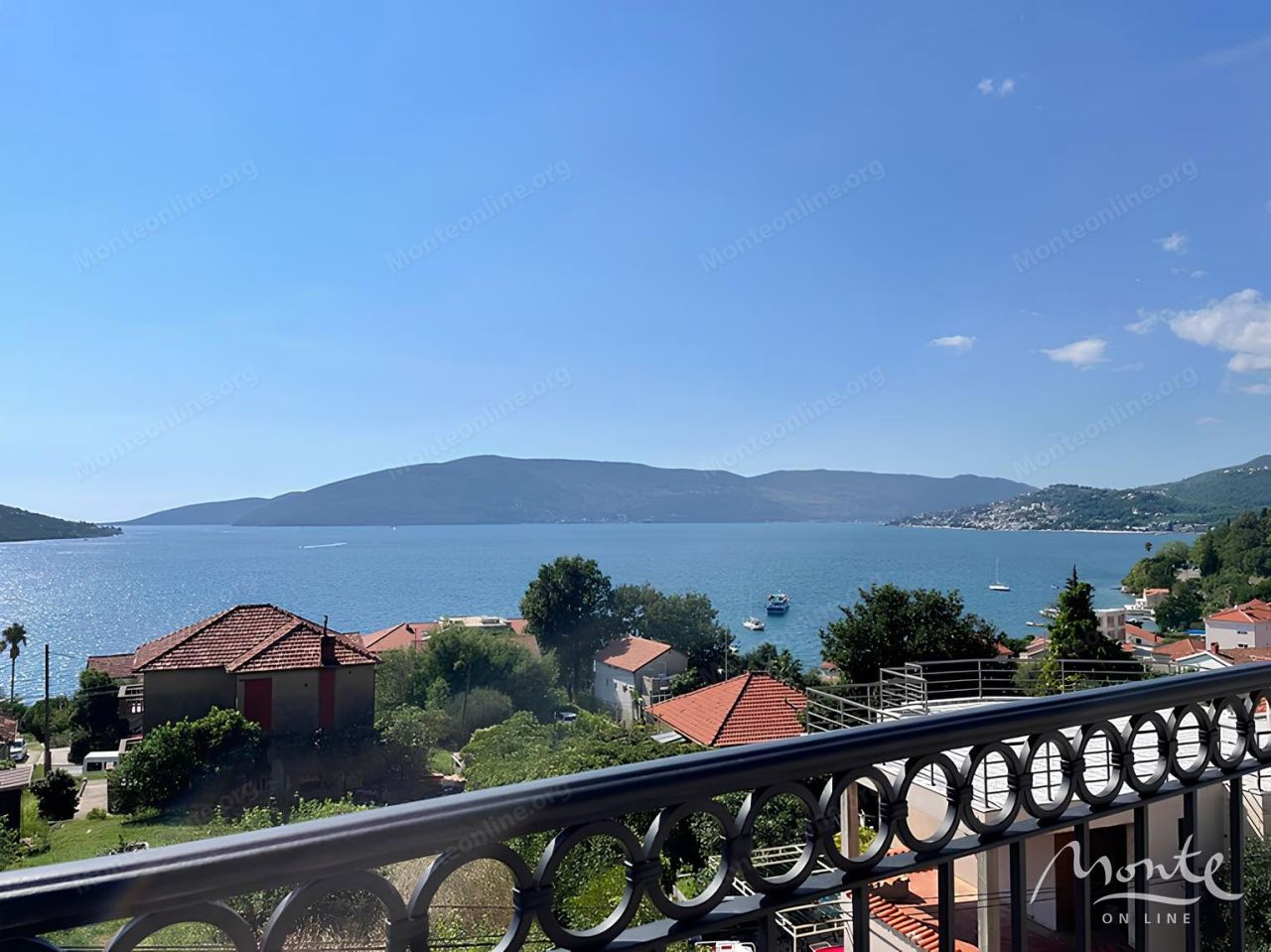 Flat in Herceg-Novi, Montenegro, 87.5 m² - picture 1