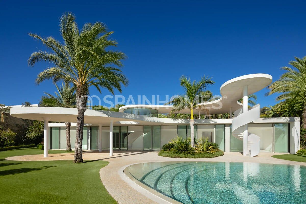 Villa en Casares, España, 552 m² - imagen 1