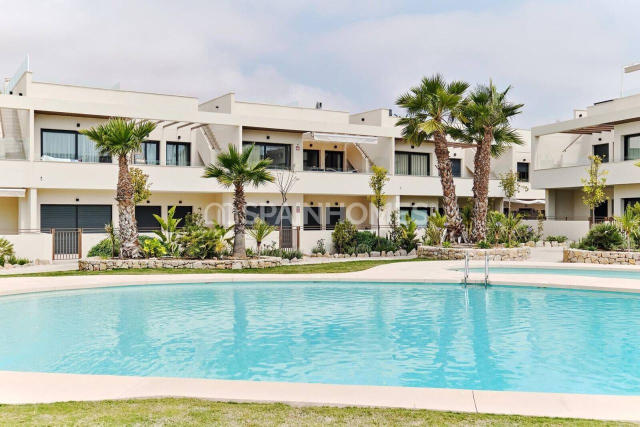 Apartment in Torrevieja, Spain, 92 m² - picture 1
