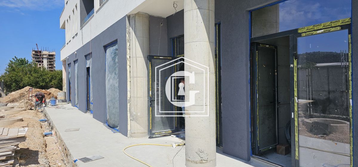 Commercial property in Bar, Montenegro, 248 m² - picture 1