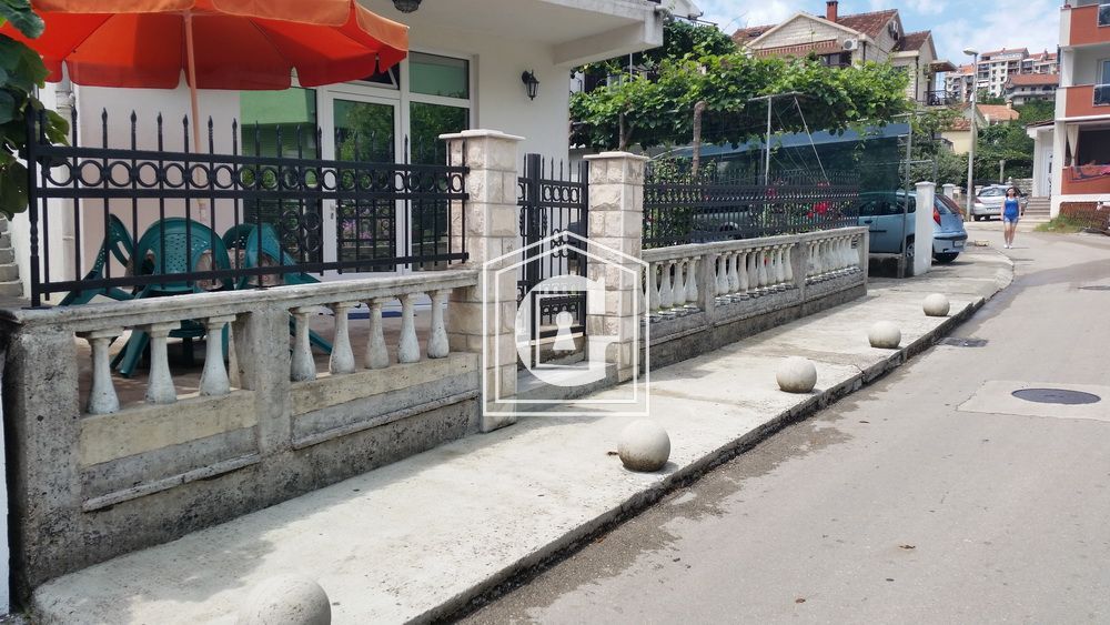 Villa in Igalo, Montenegro, 141 m² - Foto 1