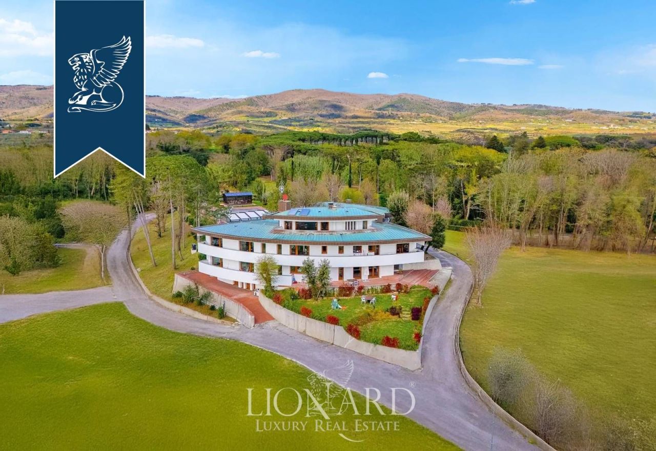 Villa in Capannori, Italien, 1 800 m² - Foto 1