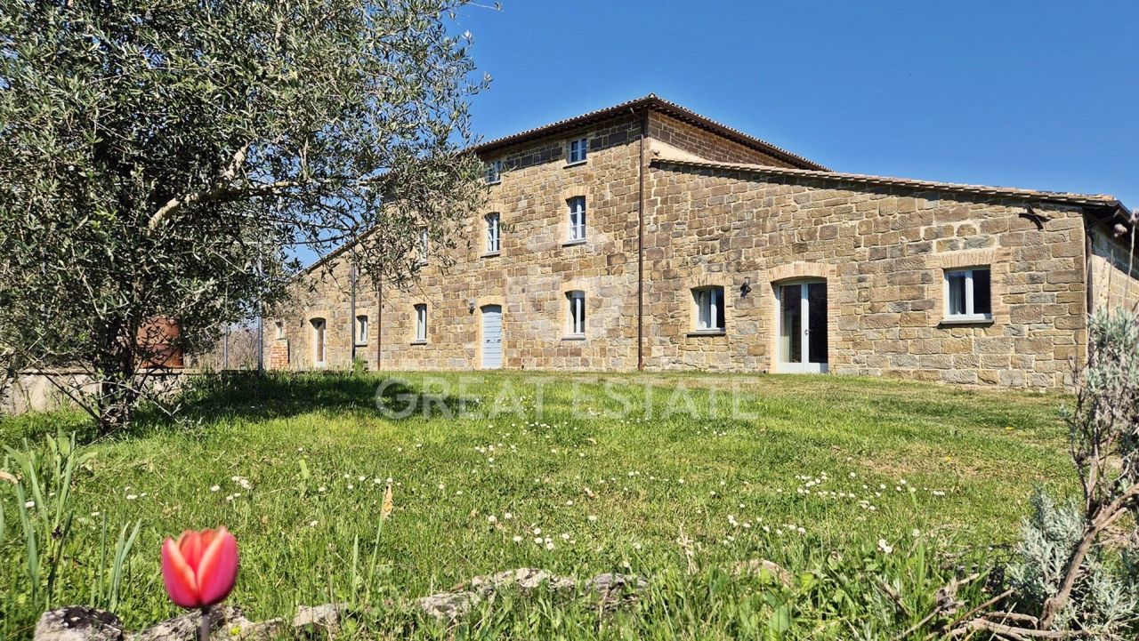 Haus in Gubbio, Italien, 792.6 m² - Foto 1