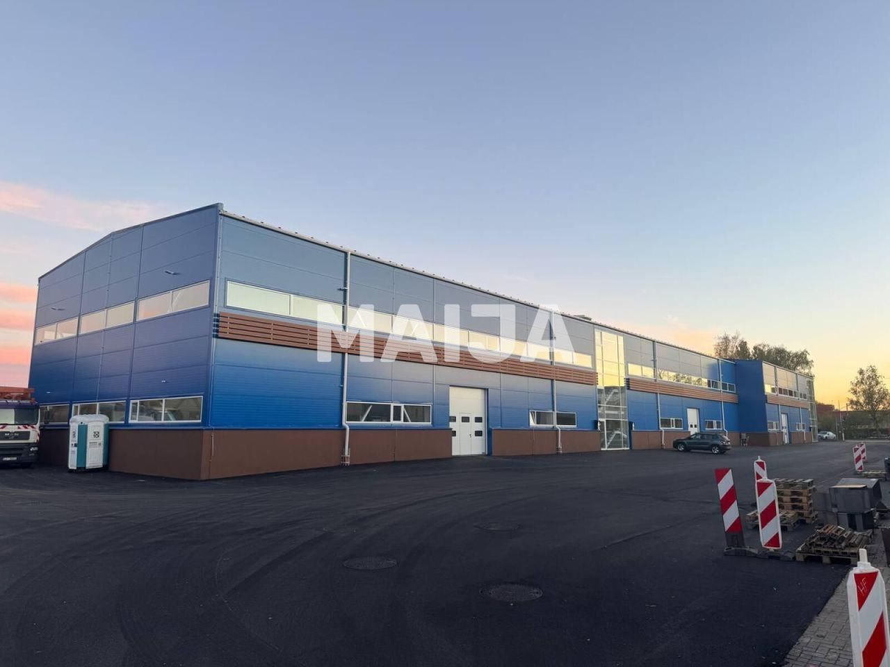 Büro in Riga, Lettland, 1 310 m² - Foto 1