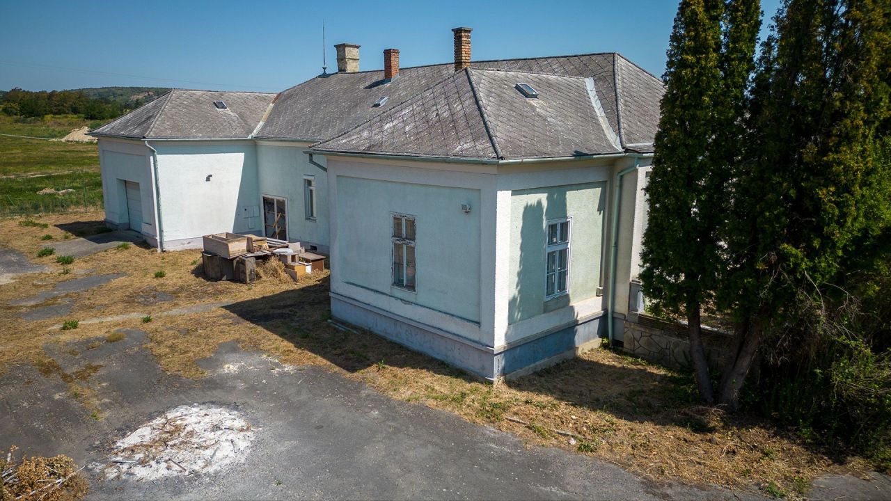 Commercial property in Keszthely, Hungary, 528 m² - picture 2