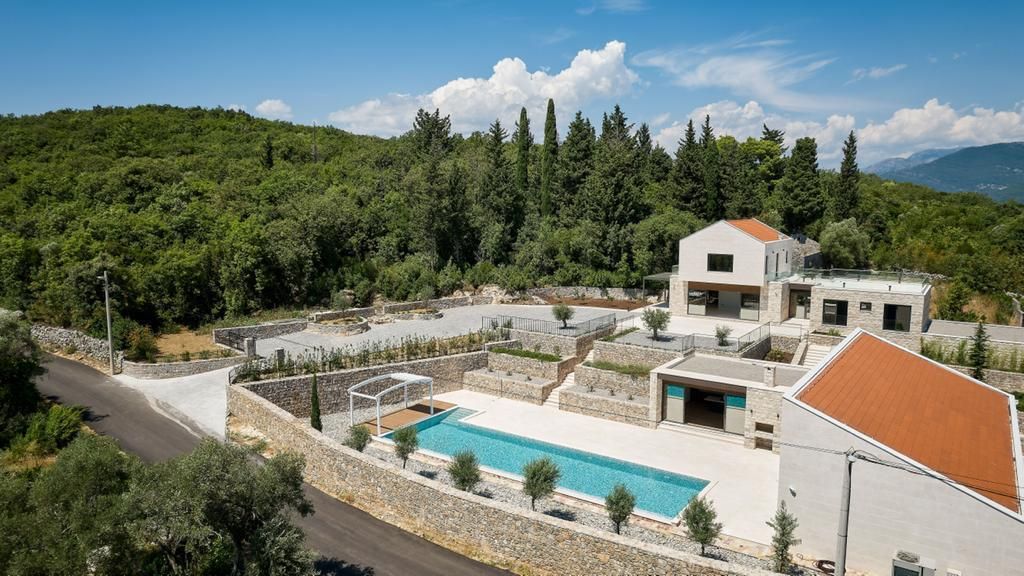 Villa à Tivat, Monténégro, 432 m² - image 1