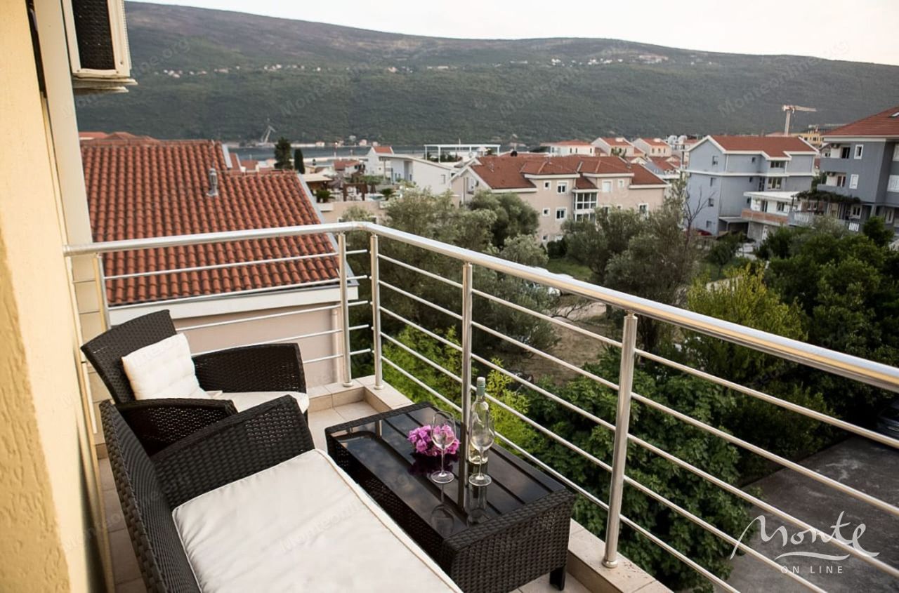 Flat in Herceg-Novi, Montenegro, 82 m² - picture 1