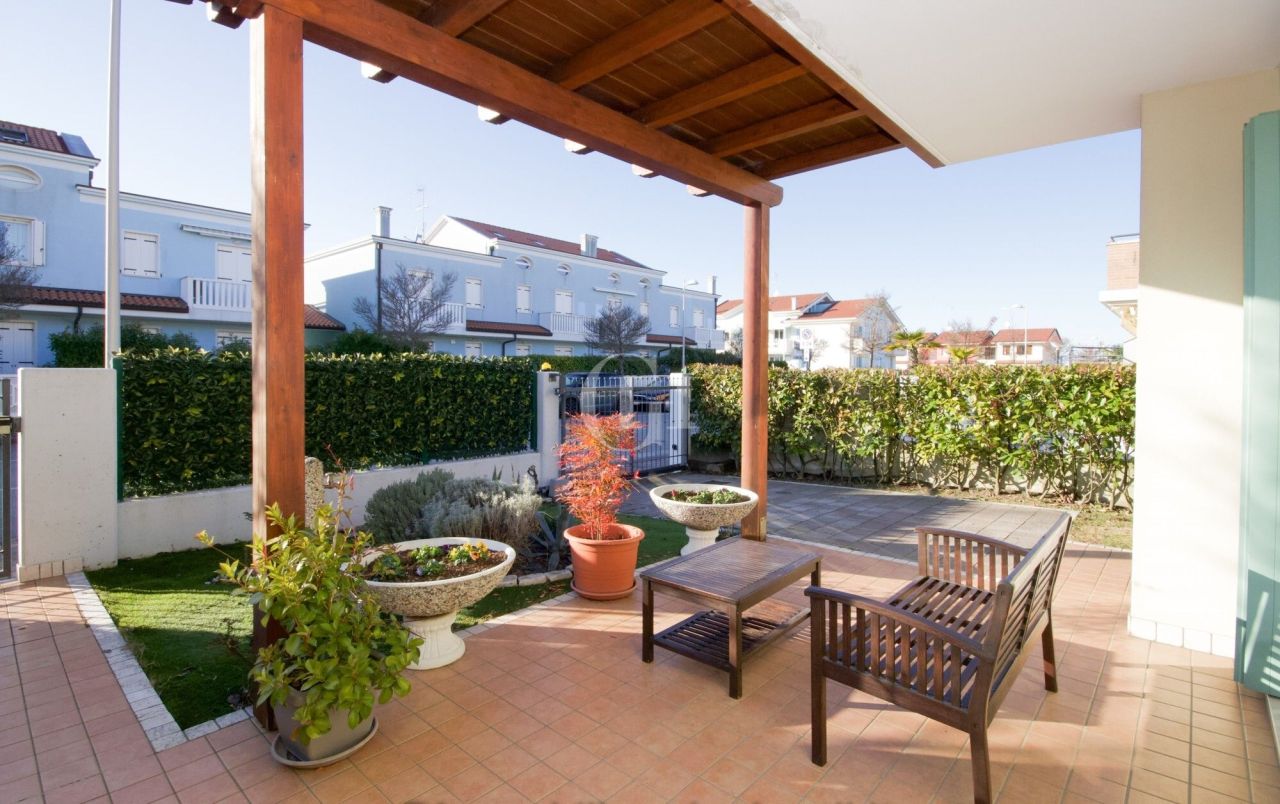Villa in Lido di Jesolo, Italy, 158 m² - picture 1
