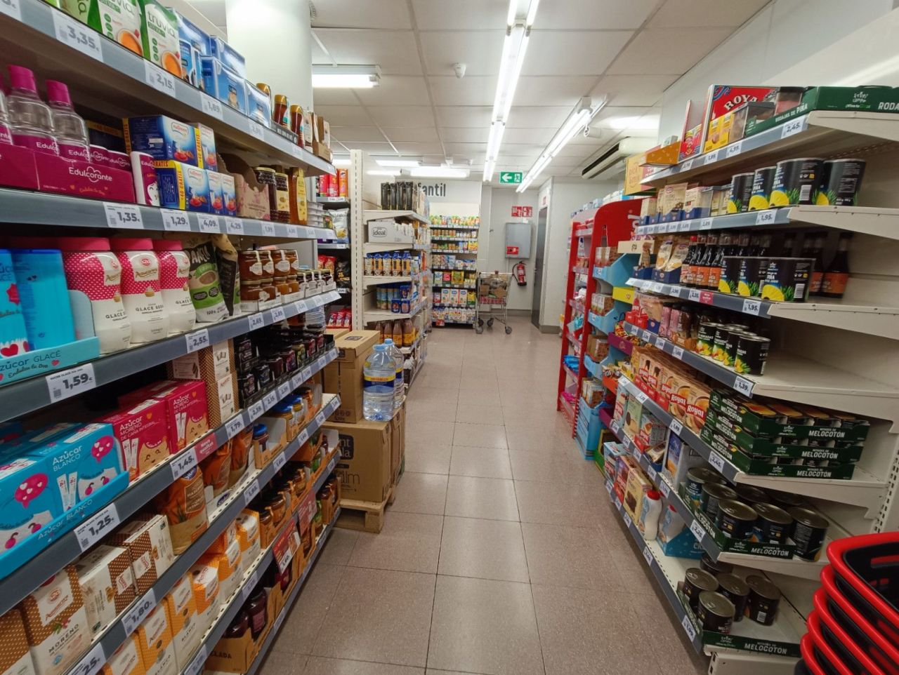 Geschäft in Barcelona, Spanien, 693 m² - Foto 1