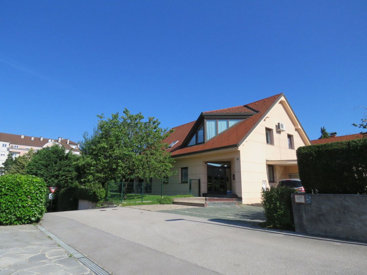 House in Ljubljana, Slovenia, 485 m² - picture 1