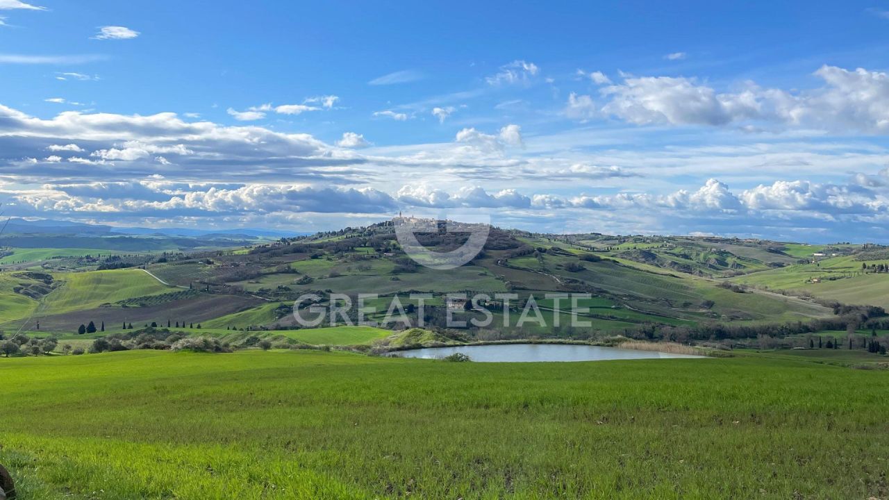 House in Pienza, Italy, 557.6 m² - picture 1