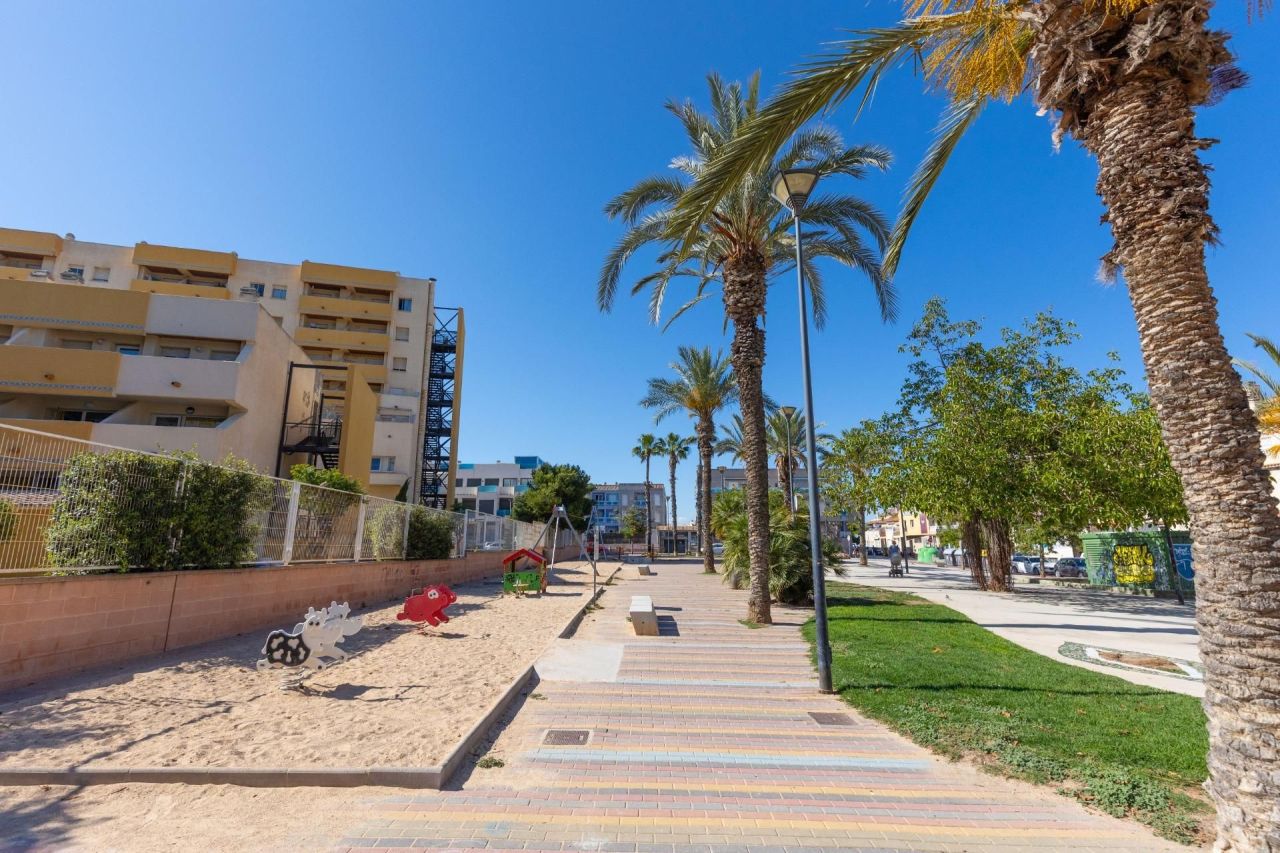 Piso en Torrevieja, España, 69 m² - imagen 15