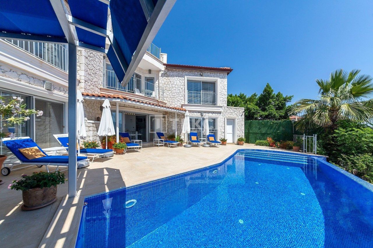 Villa en Kalkan, Turquia, 240 m² - imagen 1