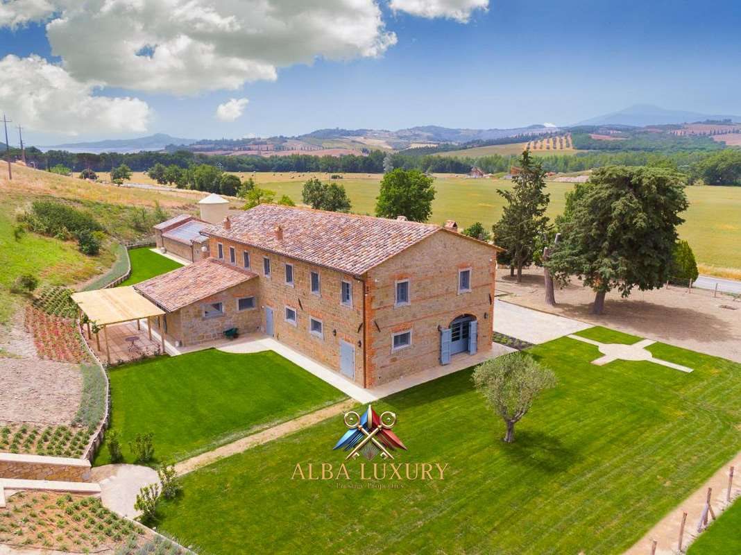 Villa in Pienza, Italy, 500 m² - picture 1