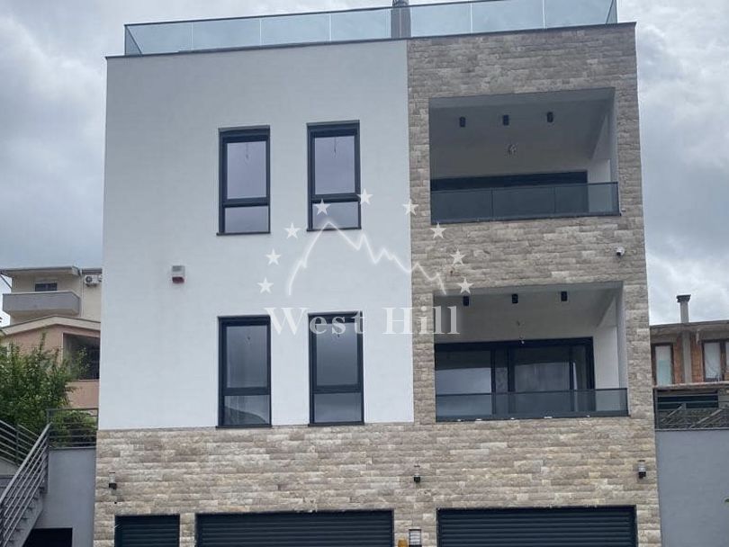 Haus in Bar, Montenegro, 400 m² - Foto 1