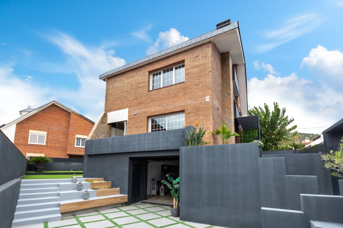 Haus in Barcelona, Spanien, 338 m² - Foto 1