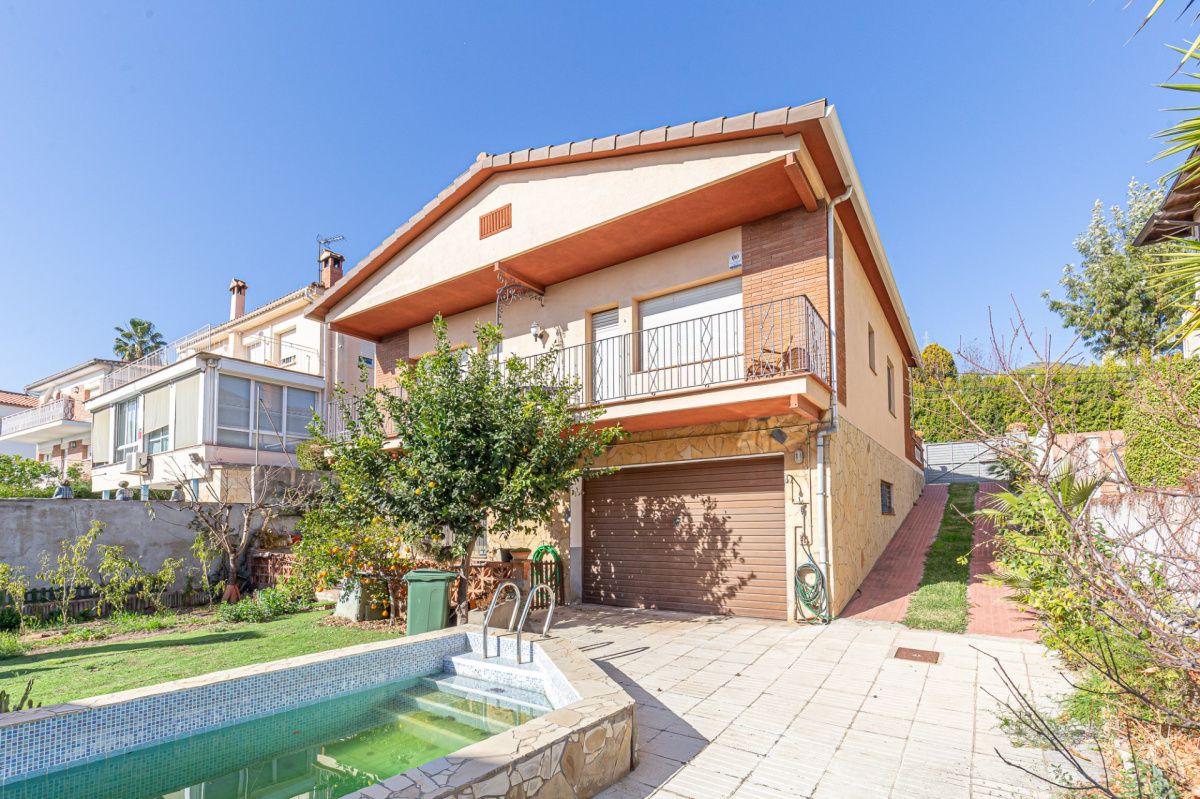 Maison à Barcelone, Espagne, 221 m² - image 1