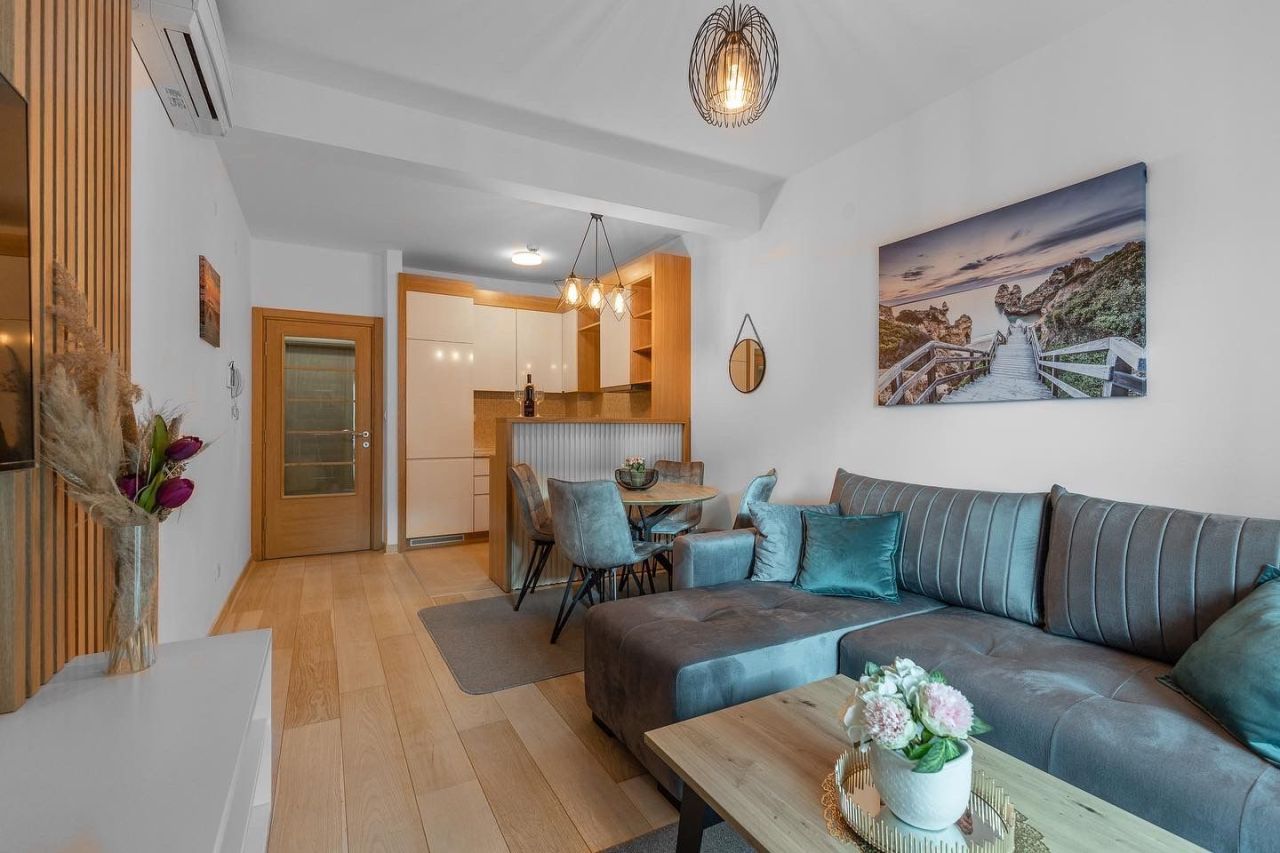 Flat in Budva, Montenegro, 61 m² - picture 1