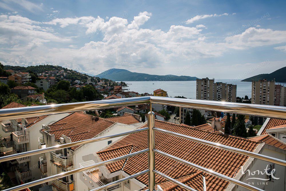 Piso en Herceg-Novi, Montenegro, 83 m² - imagen 1