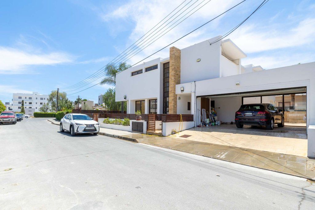 Flat in Larnaca, Cyprus, 400 m² - picture 1