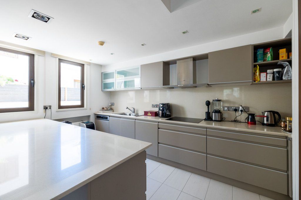 Flat in Larnaca, Cyprus, 400 m² - picture 7