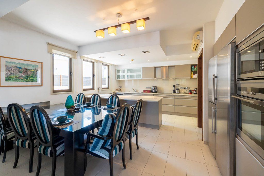 Flat in Larnaca, Cyprus, 400 m² - picture 10