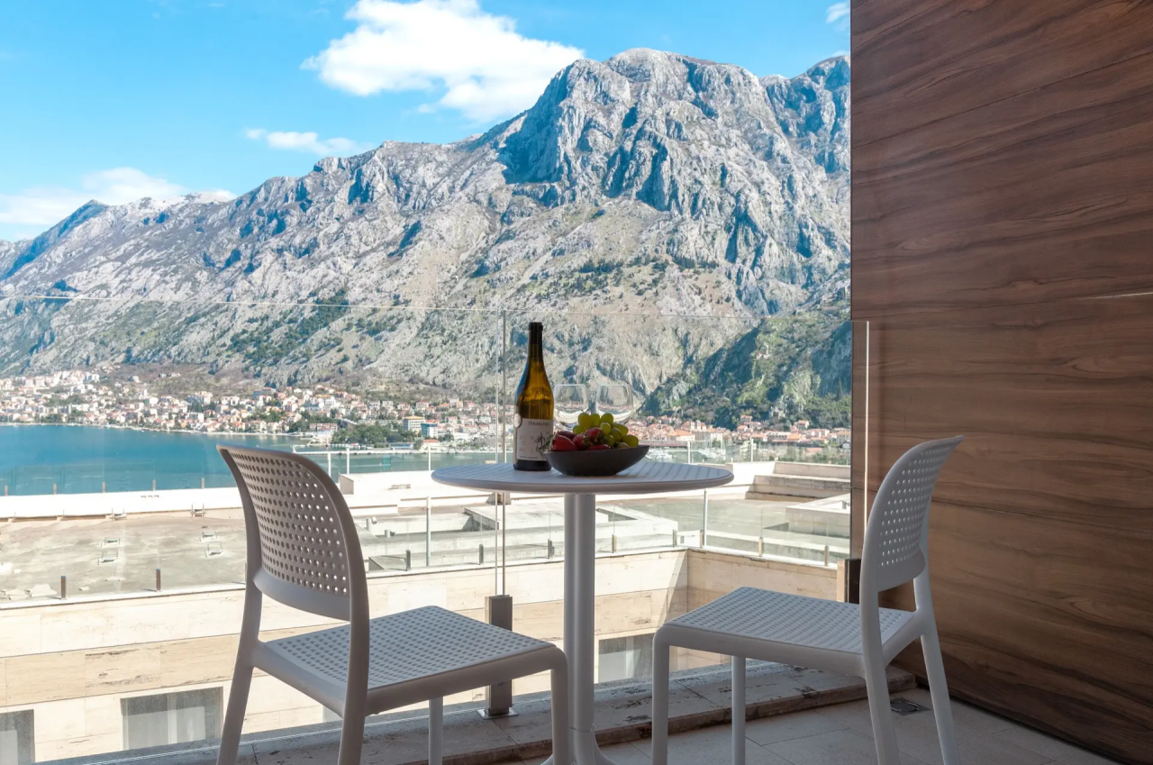 Piso en Dobrota, Montenegro, 136 m² - imagen 2