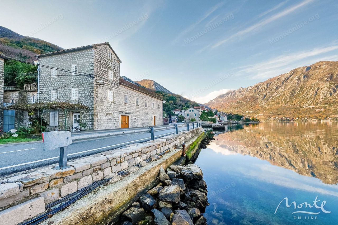 Maison à Kotor, Monténégro, 126 m² - image 1