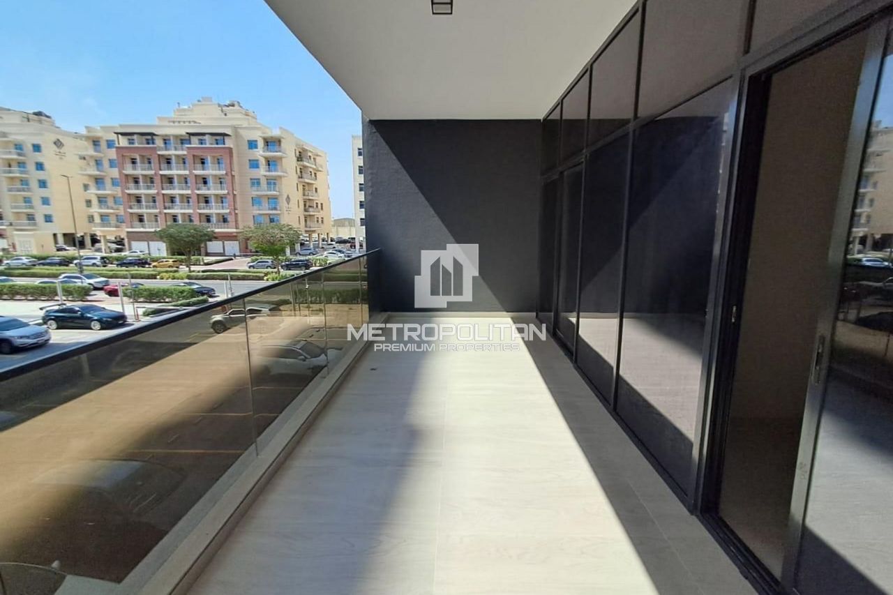 Apartment in Dubai, UAE, 88 m² - picture 1