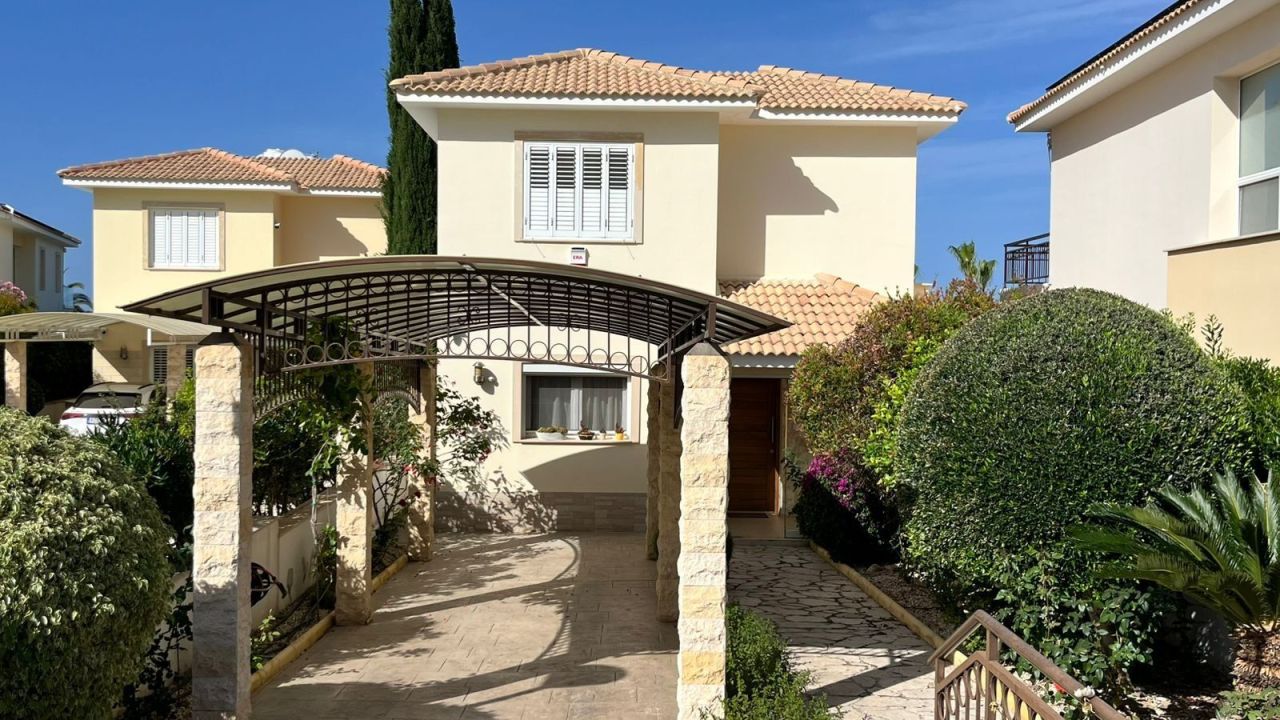 Maison à Paphos, Chypre, 242 m² - image 1