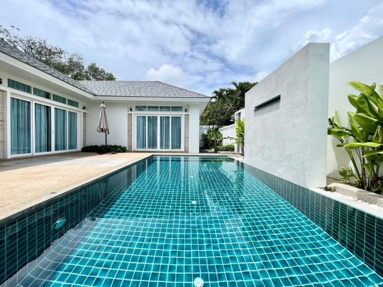 Villa in Phuket, Thailand, 393 m² - picture 1