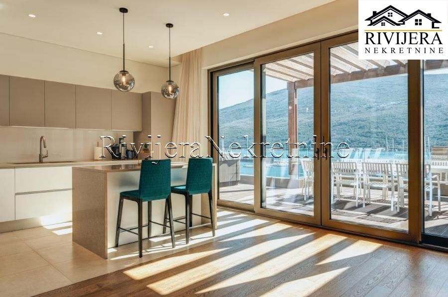 Appartement à Herceg-Novi, Monténégro, 266 m² - image 1