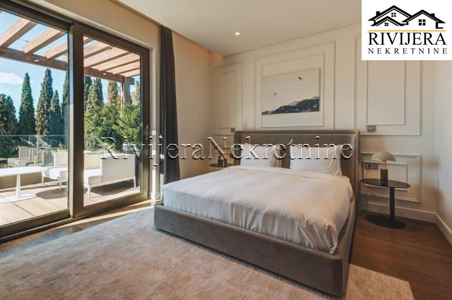 Flat in Herceg-Novi, Montenegro, 266 m² - picture 4