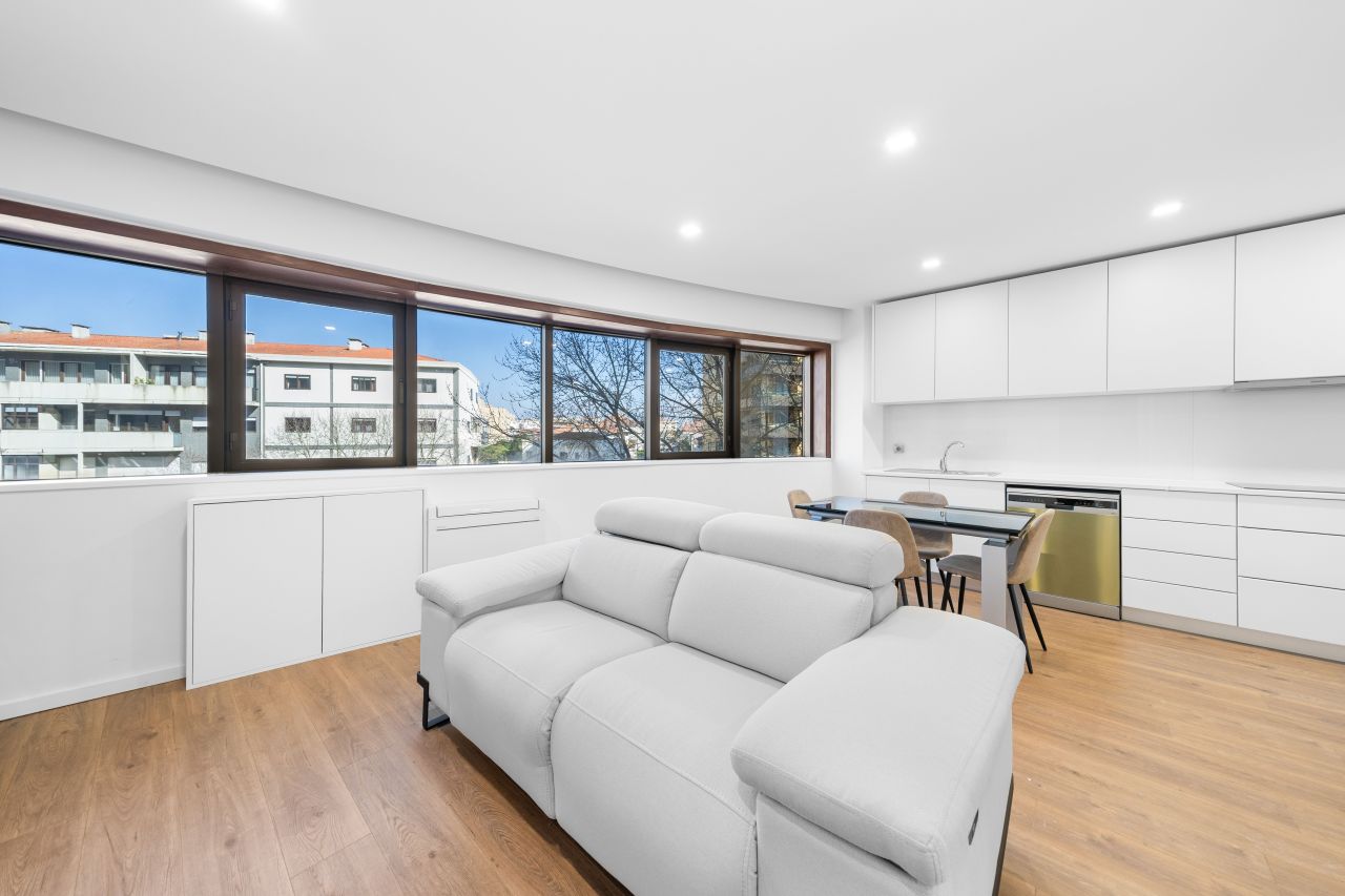 Apartment in Vila Nova de Gaia, Portugal, 133 m² - Foto 1