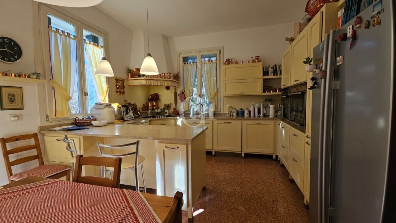 Villa in Venice, Italy, 420 m² - picture 5