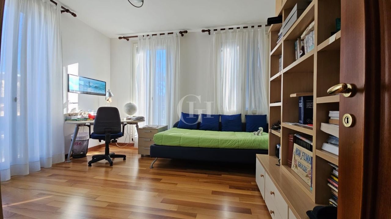 Villa in Venice, Italy, 420 m² - picture 11