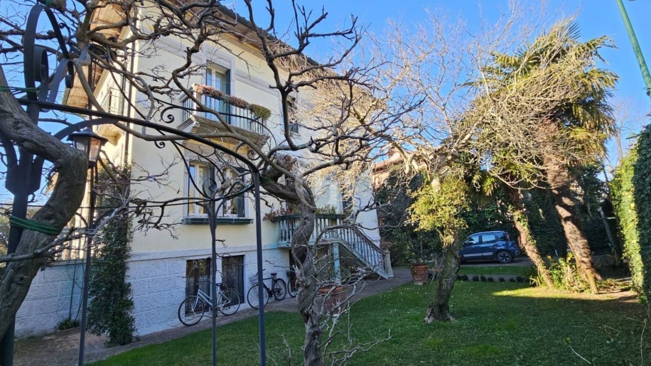 Villa in Venice, Italy, 420 m² - picture 1