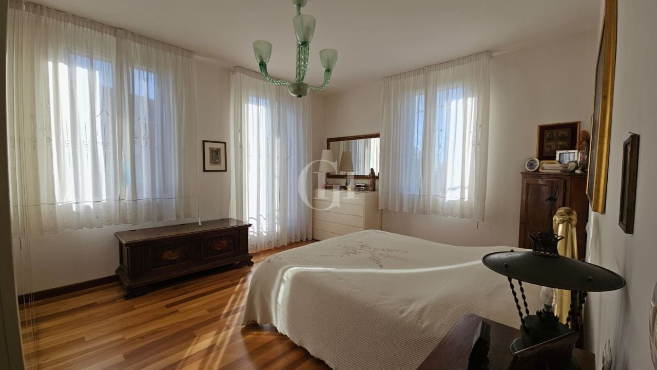 Villa in Venice, Italy, 420 m² - picture 10