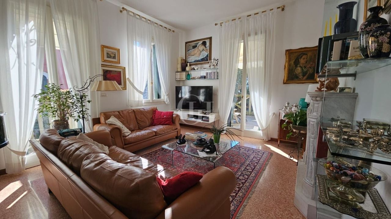 Villa in Venice, Italy, 420 m² - picture 4