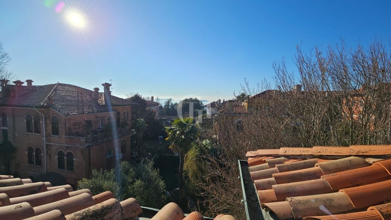 Villa in Venice, Italy, 420 m² - picture 12