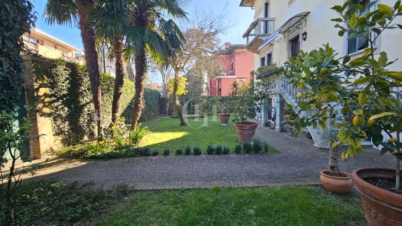 Villa in Venice, Italy, 420 m² - picture 2