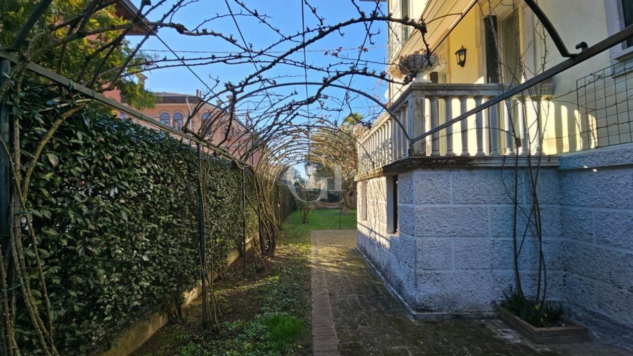 Villa in Venice, Italy, 420 m² - picture 15