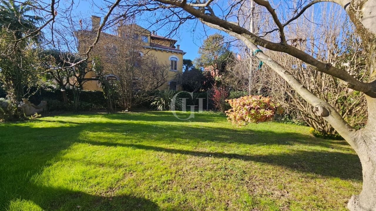 Villa in Venice, Italy, 420 m² - picture 16