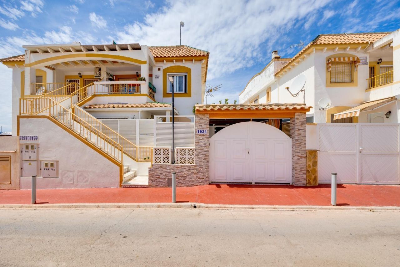 Bungalow in Torrevieja, Spain, 50 m² - picture 1