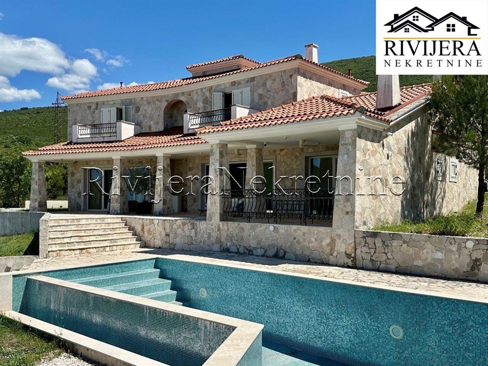 Villa in Rose, Montenegro, 228 m² - picture 1